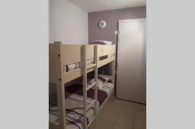 Un ou plusieurs lits dans un hébergement de l'établissement Studio lumineux idéalement situé (golf et plage).