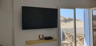 Télévision ou salle de divertissement dans l'établissement L'Océnoa