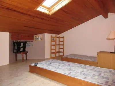 Un ou plusieurs lits dans un hébergement de l'établissement Maison mitoyenne à 300m de la plage avec jardin et parking, 4 pers - FR-1-521-164