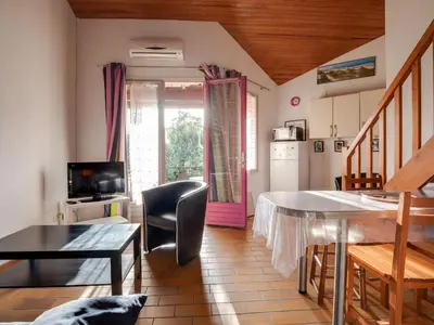 Cuisine ou kitchenette dans l'établissement Maison mitoyenne à 300m de la plage avec jardin et parking, 4 pers - FR-1-521-164