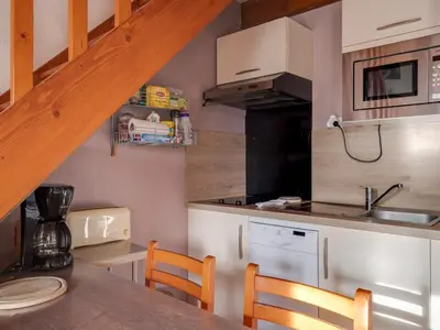 Cuisine ou kitchenette dans l'établissement Maison mitoyenne à 300m de la plage avec jardin et parking, 4 pers - FR-1-521-164