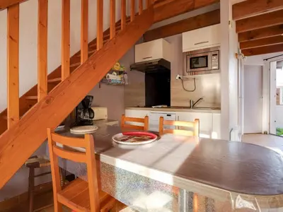 Cuisine ou kitchenette dans l'établissement Maison mitoyenne à 300m de la plage avec jardin et parking, 4 pers - FR-1-521-164