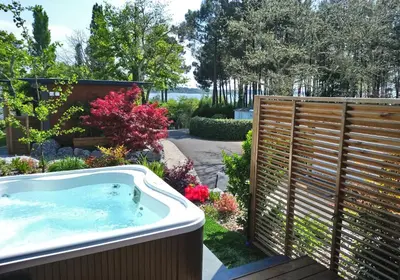 Jardin de l'établissement Camping Domaine Les Oréades - Maeva Sélection