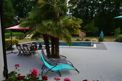 Piscine de l'établissement LA GRANDE JAOUGUE ou située à proximité