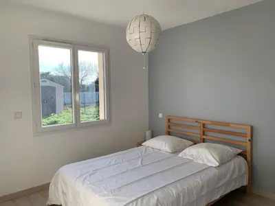 Un ou plusieurs lits dans un hébergement de l'établissement Maison 6 pers, climatisée, quartier calme, proche Dune du Pyla et pistes cyclables, ménage inclus - FR-1-319-426