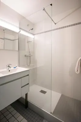 Salle de bains dans l'établissement Thermotel
