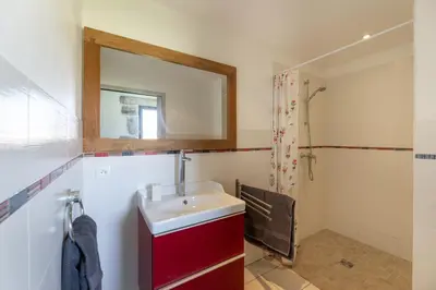 Salle de bains dans l'établissement Gîte Le Moulin Pocheluberry