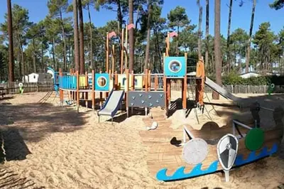 Aire de jeux pour enfants de l'établissement Les Dunes de Contis