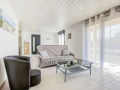 Coin salon dans l'établissement Holiday Home Peyroutic by Interhome