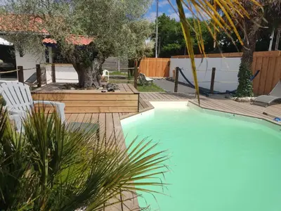 Piscine de l'établissement cottage la dune les cigales du bassin à Gujan-Mestras ou située à proximité