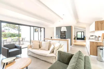 Cuisine ou kitchenette dans l'établissement Villa confortable à Seignosse avec piscine privée