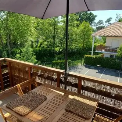 Appartement 2 chambres Balcon Parking privé Centre Village