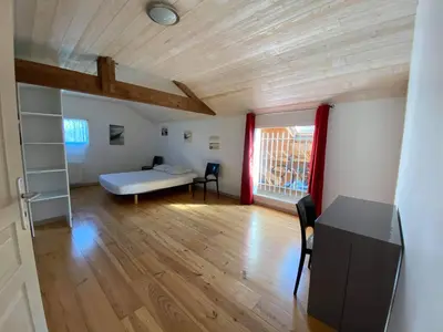 Un ou plusieurs lits dans un hébergement de l'établissement Ensemble de 3 villas avec piscine chauffée, esprit détente