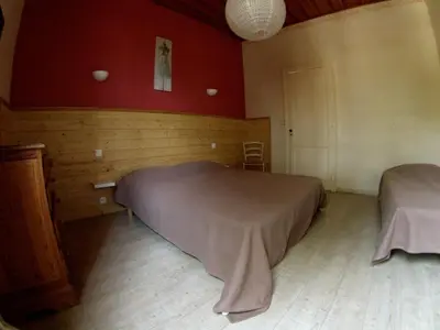 Un ou plusieurs lits dans un hébergement de l'établissement Ensemble de 3 villas avec piscine chauffée, esprit détente