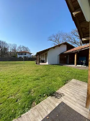 Jardin de l'établissement Ensemble de 3 villas avec piscine chauffée, esprit détente