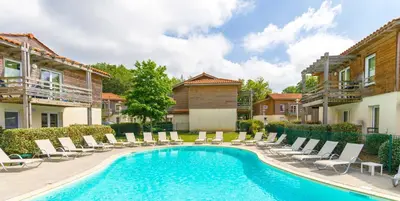 Piscine de l'établissement Appartement 1 chambre et 1 coin cabine, piscine, au bord du lac d 'Aureilhan,proche de Mimizan plage ou située à proximité