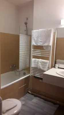 Salle de bains dans l'établissement Le Fair Play