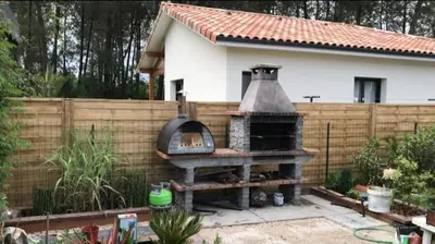 Barbecue disponible mis à disposition des clients de la villa