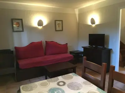 Télévision ou salle de divertissement dans l'établissement Jolie petite maison à Vieux Boucau avec piscine chauffée - Domaine du Golf de Pinsolle