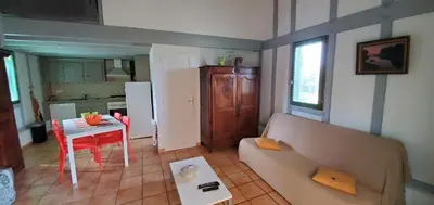 Cuisine ou kitchenette dans l'établissement Gite 4kms plage grand domaine privé lacs natura 2000