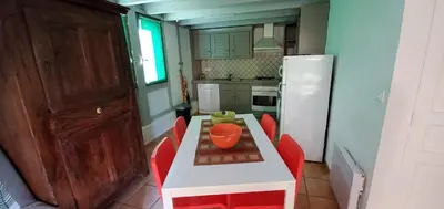 Cuisine ou kitchenette dans l'établissement Gite 4kms plage grand domaine privé lacs natura 2000