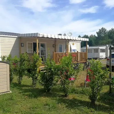 Bungalow confortable à Saint-Julien-en-Born avec piscine partagée