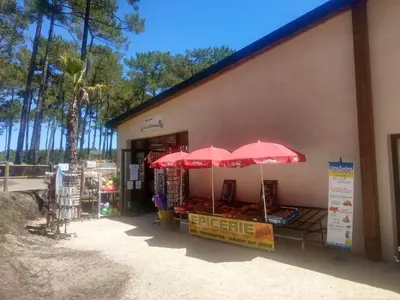 Plan de l'établissement Bungalow confortable à Saint-Julien-en-Born avec piscine partagée