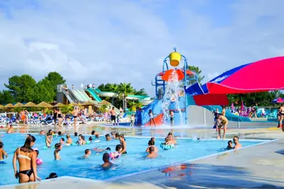 Plan de l'établissement Bungalow confortable à Saint-Julien-en-Born avec piscine partagée
