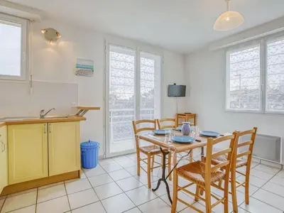 Cuisine ou kitchenette dans l'établissement Apartment La Centrale-9 by Interhome