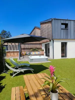 Jardin de l'établissement La VILLA OCEAN AVEC SPA et PISCINE - Les GITES DE CAMPARAN