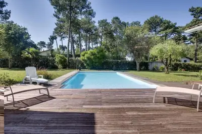Piscine de l'établissement Villa Alaska - climatisée 10 personnes avec piscine chauffée ou située à proximité