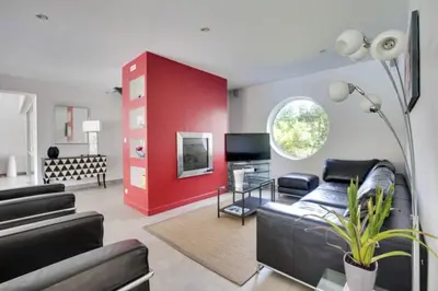 Télévision ou salle de divertissement dans l'établissement Villa Alaska - climatisée 10 personnes avec piscine chauffée
