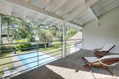 Balcon ou terrasse dans l'établissement Villa Alaska - climatisée 10 personnes avec piscine chauffée