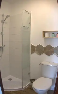 Salle de bains dans l'établissement Coté Lac mini