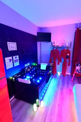 Salle de jeux dans l'établissement Grand Studio BISCARROSSE PLAGE Une nuit A 2 avec Sauna Luxe, Balnéo, Océan rien que pour vous