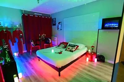 Un ou plusieurs lits dans un hébergement de l'établissement Grand Studio BISCARROSSE PLAGE Une nuit A 2 avec Sauna Luxe, Balnéo, Océan rien que pour vous
