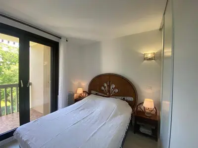 Un ou plusieurs lits dans un hébergement de l'établissement Appartement T2 avec véranda, sur le port de Capbreton, proche commodités, pouvant accueillir 4 pers. - FR-1-413-177