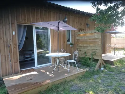 Jardin de l'établissement les chambres du pont des chèvres