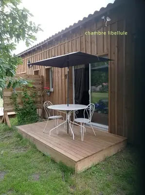 Jardin de l'établissement les chambres du pont des chèvres