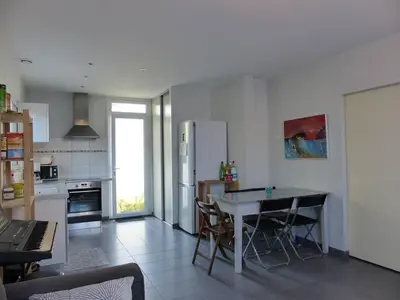 Cuisine ou kitchenette dans l'établissement CAPBRETON -Appartement rez de jardin quartier proche centre et plages 5 pers