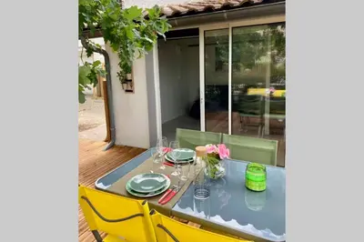 Terrasse ou espace extérieur de l'établissement Charmant chalet avec une grande terrasse au Pyla