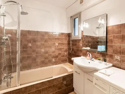 Salle de bains dans l'établissement Studio le Grand Foc-2 by Interhome