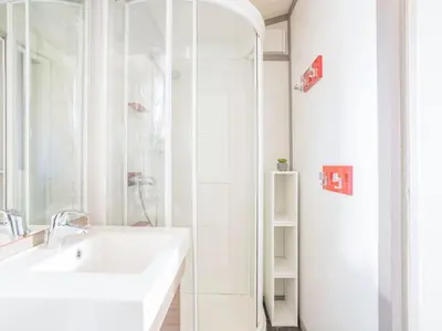 Salle de bains dans l'établissement Chalet Landais by Interhome