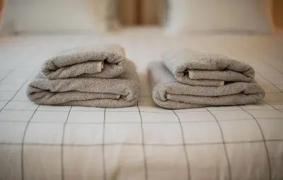 Un ou plusieurs lits dans un hébergement de l'établissement Salty Woods Lodge, Chambre d'hôtes