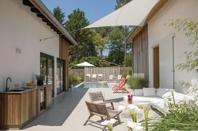 Terrasse ou espace extérieur de l'établissement Salty Woods Lodge, Chambre d'hôtes