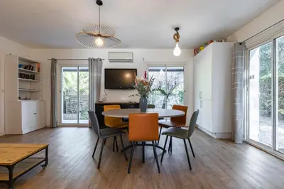 Cuisine ou kitchenette dans l'établissement Landaise le lagunak avec piscine chauffée à 900 M de la plage