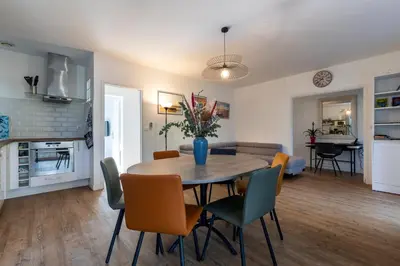 Cuisine ou kitchenette dans l'établissement Landaise le lagunak avec piscine chauffée à 900 M de la plage
