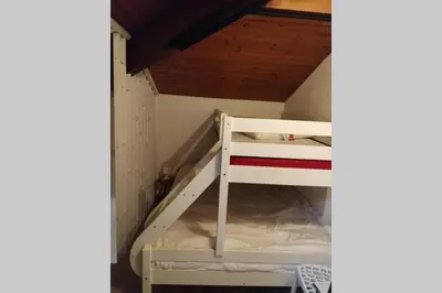 Un ou plusieurs lits superposés dans un hébergement de l'établissement Appartement tout confort proche plage