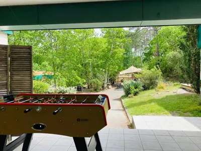 Tennis de table au sein de l'établissement Le Domaine de la Montagnette ou à proximité