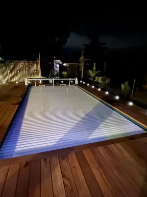 Piscine de l'établissement La cabane de Carol au coeur du bassin d'Arcachon ou située à proximité